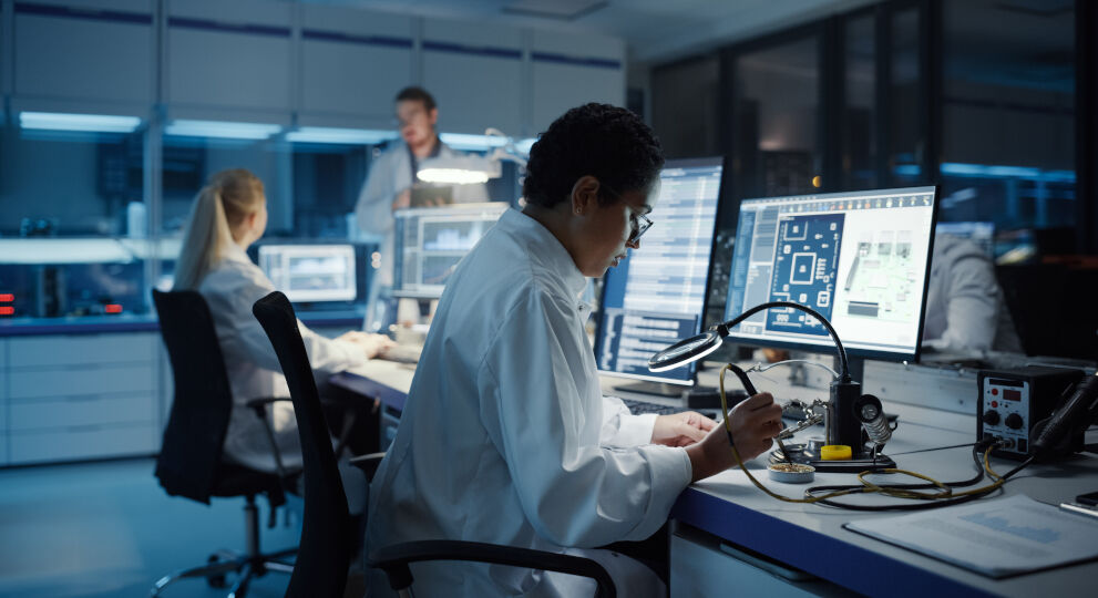 Modern,Electronics,Research,And,Development,Facility:,Beautiful,Caucasian,Female,Engineer