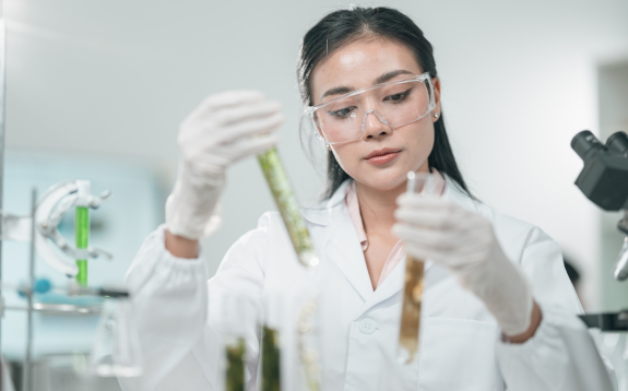 Tissue,Culture,Research,In,A,Biotechnology,Laboratory,Showing,Plant-based,Sample